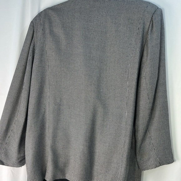 Elegant Black and White Checkered Blaze - Picture 2 of 14